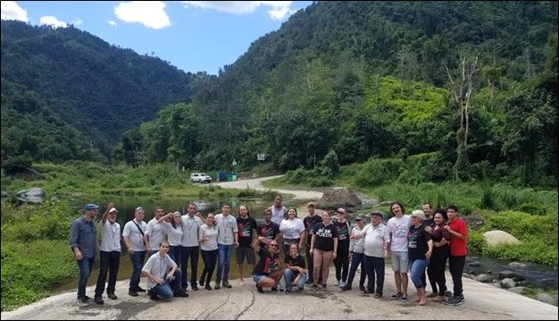 Jóvenes estadounidenses crean conciencia sobre el colonialismo en Puerto Rico